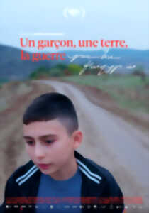 photo Le Mois du Doc : Un garçon, une terre, la guerre