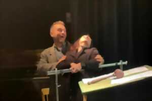 photo Fenêtre de l'Avent : le procès du Père Noël