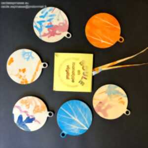 photo atelier impression carte de vœux et boule de noel