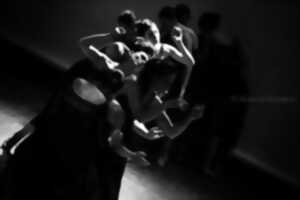 Pièce pour deux mains et dix pieds