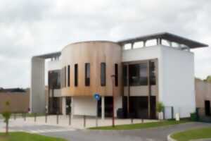 Projection d'un film policier à Savigny-sur-Braye