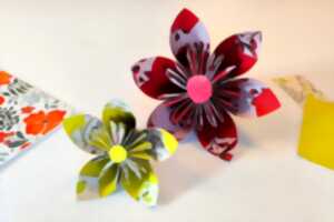 photo La petite fabrique de fleurs en papier