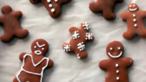 photo Atelier créatif : guirlande de bonhommes en pain d'épice
