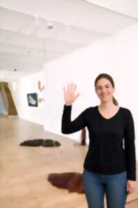 photo Visite de l'exposition - Chères créatures en langue des signes française