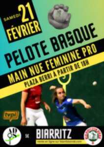 photo Pelote Basque à Plaza Berri -  Ados Pilota - Main nue féminine professionnelle