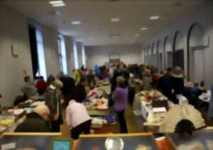 photo Puces couturières avec exposition de dentelle aux fuseaux