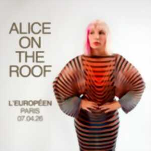 photo Alice On The Roof