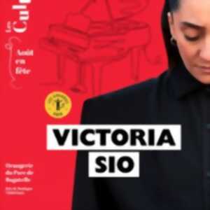 photo Victoria Sio – Une Voix, un Piano - Orangerie du Parc de Bagatelle, Paris