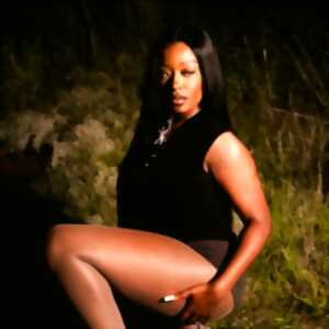 photo ANGIE + Contest MC + Open Mic