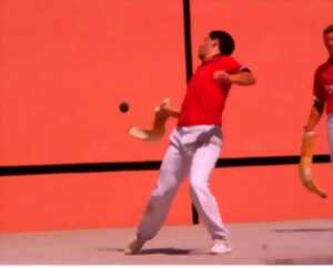 photo Partie de pelote et danses basques