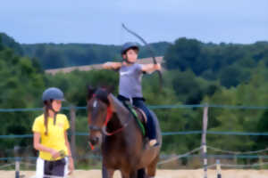 photo Été actif - tir à l'arc à cheval