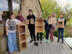 photo Stage de fabrication de mobilier en carton