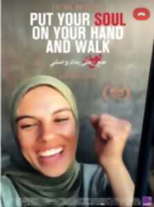 photo Projection-débat du film PUT YOUR SOUL ON YOUR HAND AND WALK