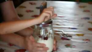 photo Atelier famille : le beurre à la baratte