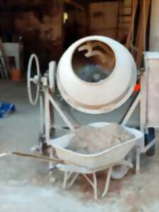 photo Mettez la main à la pâte : enduit correctif béton de chanvre