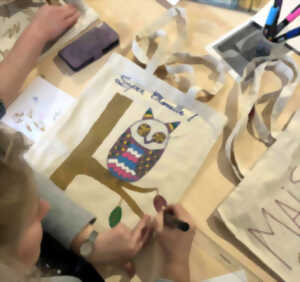 photo Atelier - Mets de la couleur sur ton tote bag !