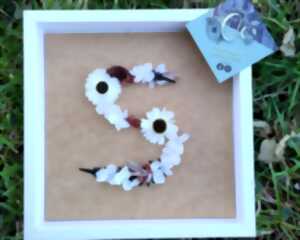 photo Atelier Floral – Initiale sur Cadre en Fleurs Séchées