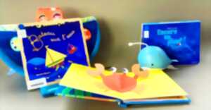 photo Bébés lecteurs : les pieds dans l'eau !