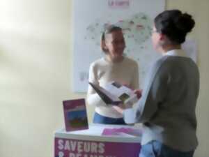 photo Le stand « tourisme & loisirs » Coteaux Béarn Madiran s’invite au marché !