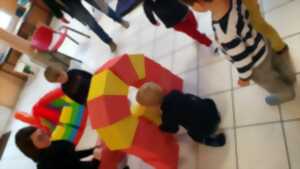 photo L'architecture en pleines formes à Château-Renault - Les vacances des 2-5 ans