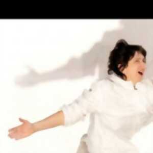 Silvia Gribaudi - Suspended Chorus - Les Abbesses, Paris