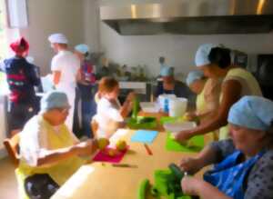 photo La Cantine - Atelier anti-gaspi avec Camille en cuisine - Recettes à partir de queues de fraise