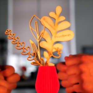Un bouquet éternel : créez vos fleurs en bois et leur vase 3D