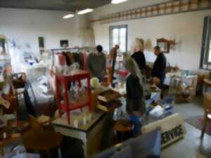 photo Le grand vide grenier brocante des copains