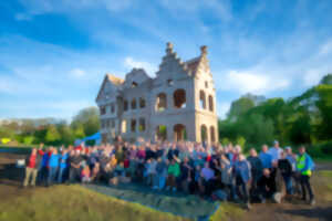 Mimos (IN) : Construction monumentale participative en carton
