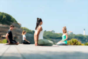 Yoga face à l'océan