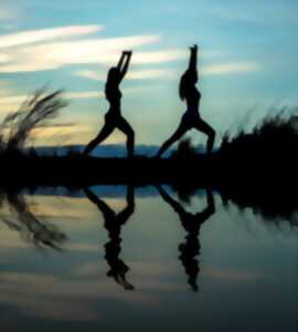 Cours de yoga en plein air