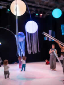 Mimos (in) : Univers