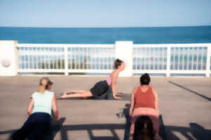 Yoga face à l'océan