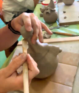 Atelier poterie : Façonne ton super-héros !