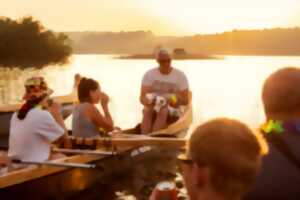 Pirogue hawaïenne au coucher du soleil avec apéritif