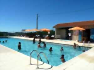 photo Lire à la piscine, d'Arrosès
