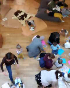 photo Doudou au Frac-Arto - visite jeunes enfants