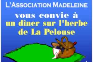 photo Diner sur l'herbe à la Madeleine