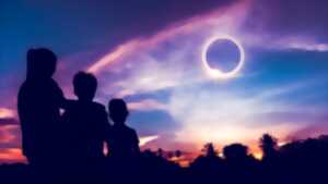 photo Le soleil a rendez-vous avec la lune - Éclipse solaire