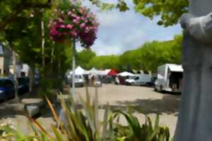 Le stand « tourisme & loisirs » Coteaux Béarn Madiran s’invite au marché d'Arzacq !