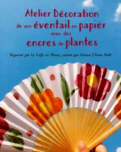 photo Atelier au Décoration de son éventail en papier avec des encres de plantes