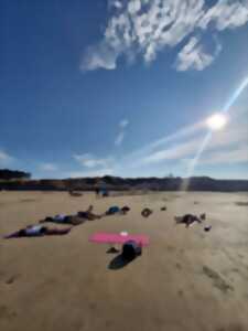 photo Séance de yoga à la plage