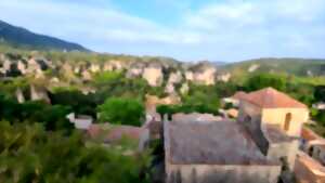 photo MOURÈZE : SES ROCHERS RUINIFORMES ET SON CHÂTEAU