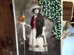 Atelier Broderie sur photo et carte ancienne