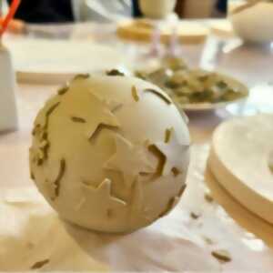 photo Visite-atelier adultes - Fabriquez votre boule de Noël - avec Anne Merlet, céramiste