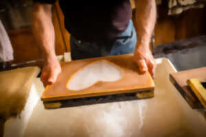 EN COULISSE, VISITE DÉCOUVERTE DE LA FABRICATION ARTISANALE DU PAPIER