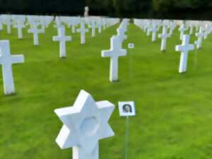 photo Appel à volontaires au cimetière américain – Installation de l'exposition