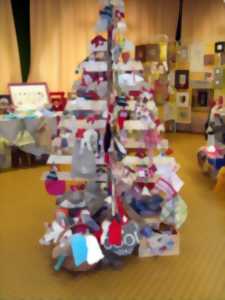 Art floral, couture, encadrement, meubles en carton, patchwork