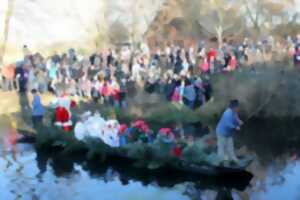 photo Arrivée du Père Noël en barque et marché de Noël
