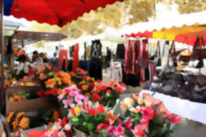 photo Marché textile - Place des Dominicains et rue des Clefs